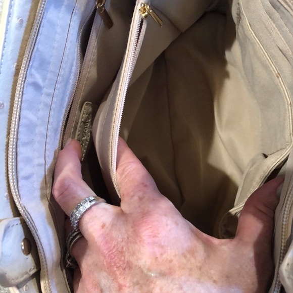 Crossi Woman’s Ostrich Faux Leather Bow Camel Tan Double Pocket Gold Zip Bag - Picture 6 of 8